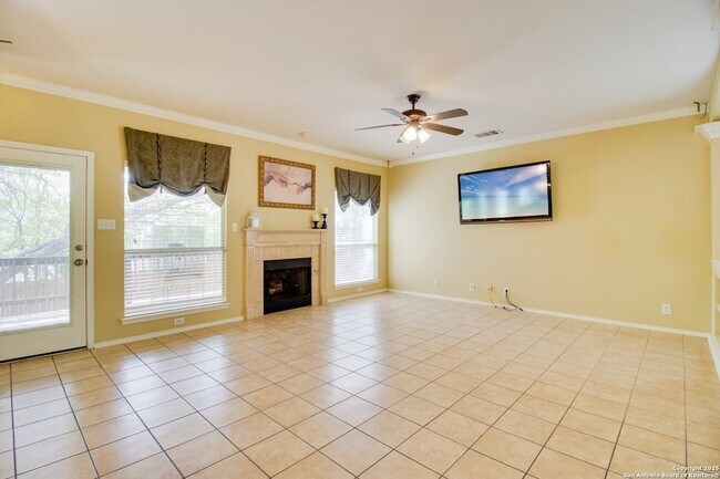 Building Photo - 606 Mesa Ln