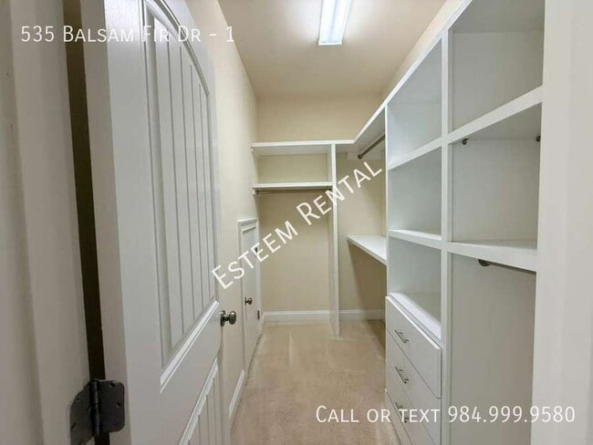 Building Photo - 535 Balsam Fir Dr