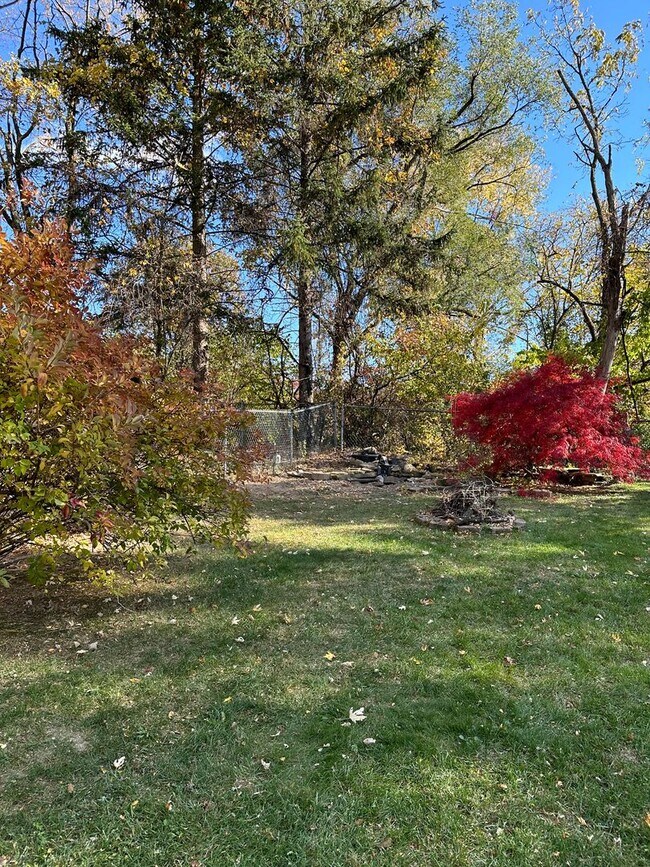 Building Photo - *Beautifully Updated & Charming 3BD/1BA Single-Family Home Available in West Mifflin*