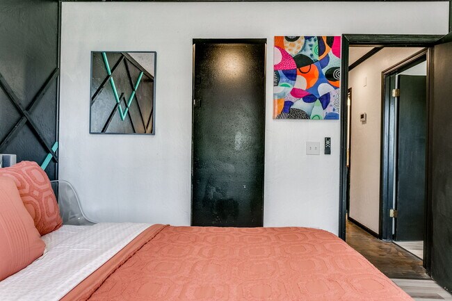 Building Photo - 1521 E Main St