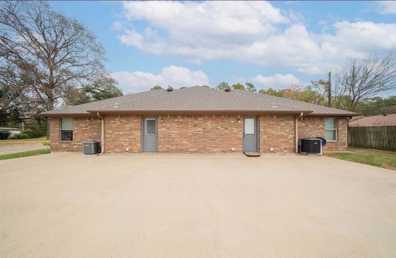 Building Photo - 271 Lawrence Rd