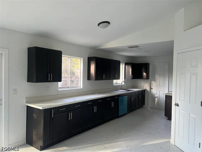 Building Photo - 26825 St Thomas Dr