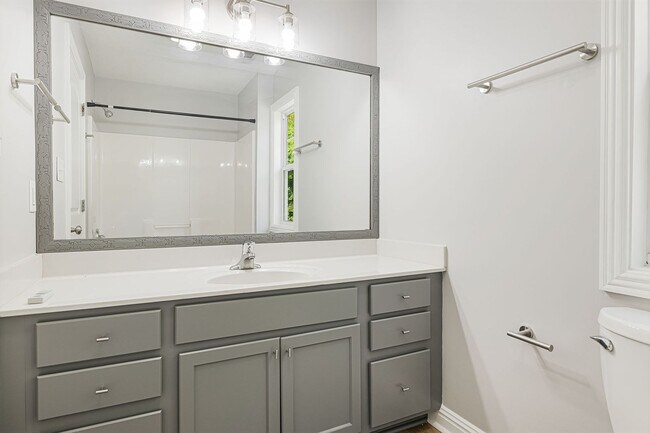 Building Photo - Newly Renovated 3-Bedroom Home with Modern...