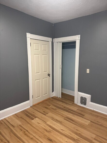 Room #3 continued - 29 Derby St