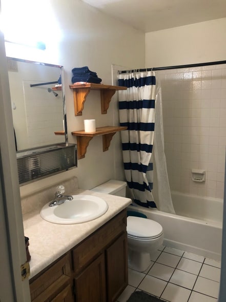 Building Photo - 744 E 750 N St