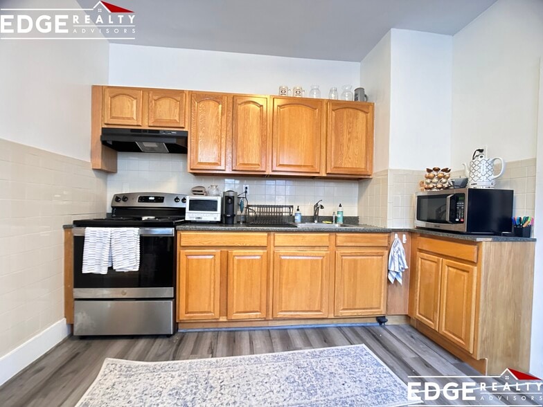 Building Photo - 16 Fuller St