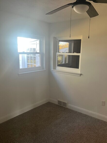 Building Photo - 106 Larry St