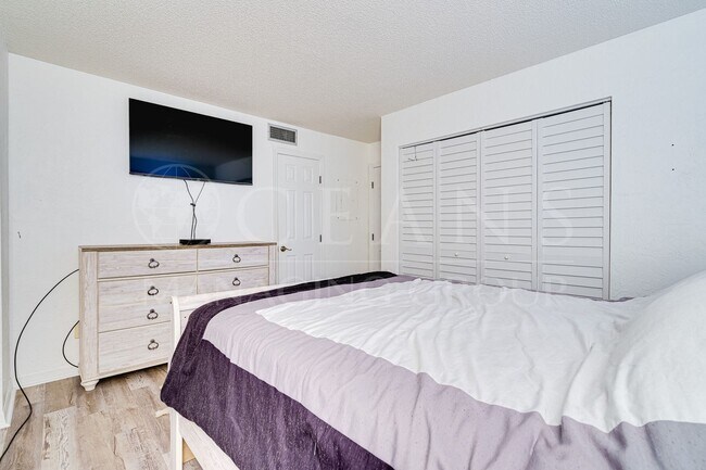 Building Photo - Fully Furnished 1BR/1BA Condo – Riverfront...