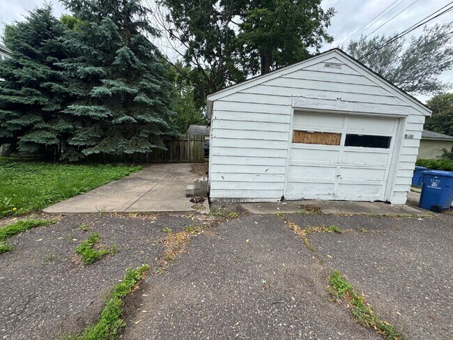 Building Photo - Charming 4-Bed Oasis in Minneapolis – Spacious 1500 Sq Ft Gem!