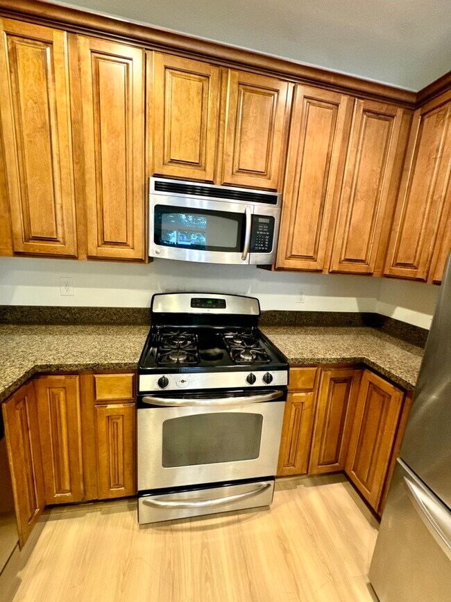 Building Photo - Your Next Home Awaits!