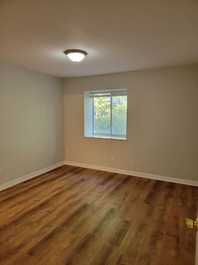 Building Photo - All Electric Second Floor Garden Condo for Rent in Wildwood