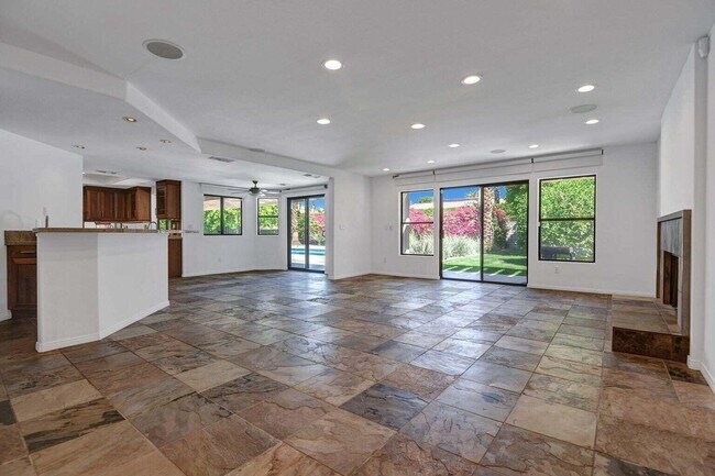 Building Photo - 71138 Patricia Park Pl