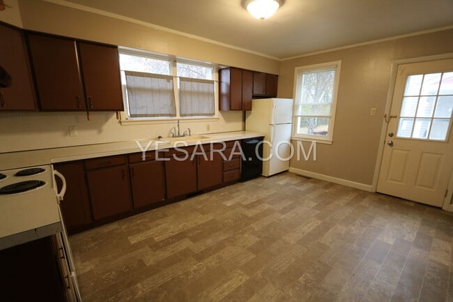 Building Photo - 2 Bedroom 1 Bath House