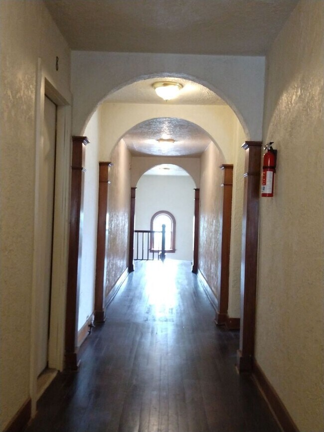 Building Photo - 1 Bed in the Paseo District