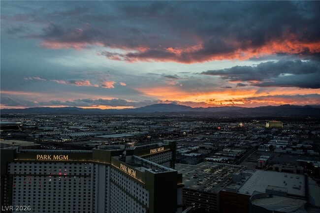 Building Photo - 3750 S Las Vegas Blvd