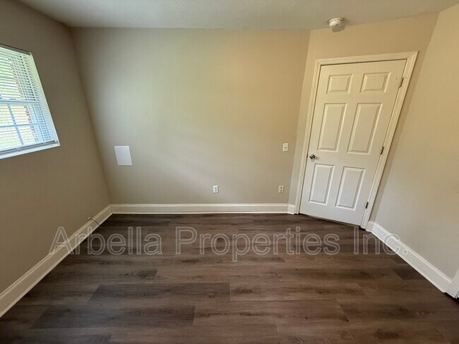 Building Photo - 133 Walker St