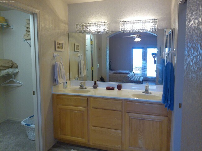 Building Photo - 1740 Quartz Ln