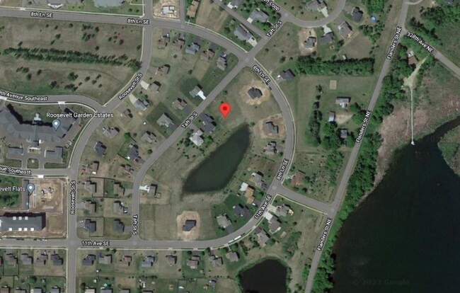 Building Photo - 906 Taft St S