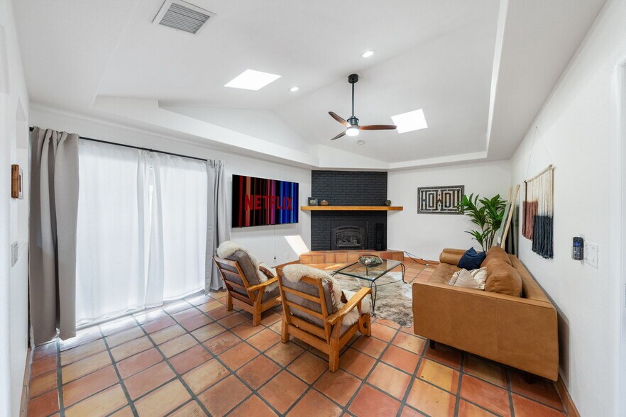 Building Photo - 58328 Bonanza Dr