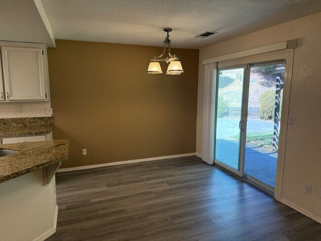 Building Photo - Modern 3 Bedroom 2 Bath One Story Browns Valley Vacaville *Star Rentals