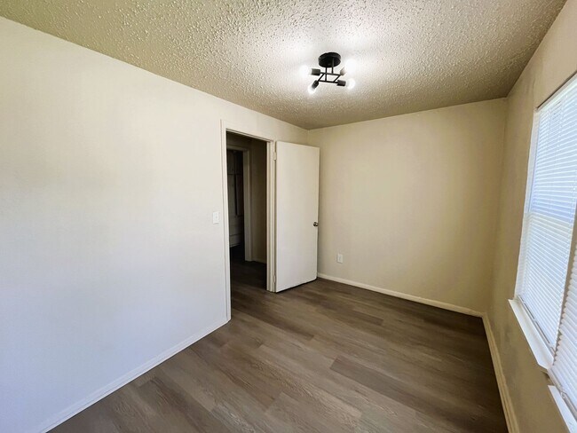 Building Photo - 1033 SW 63rd St