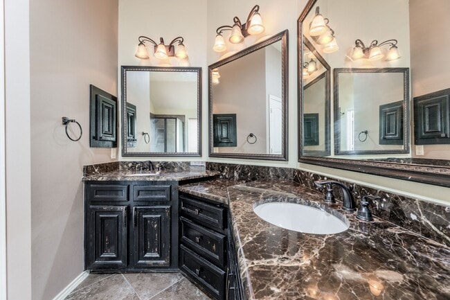 Building Photo - 10923 Starling Creek Dr