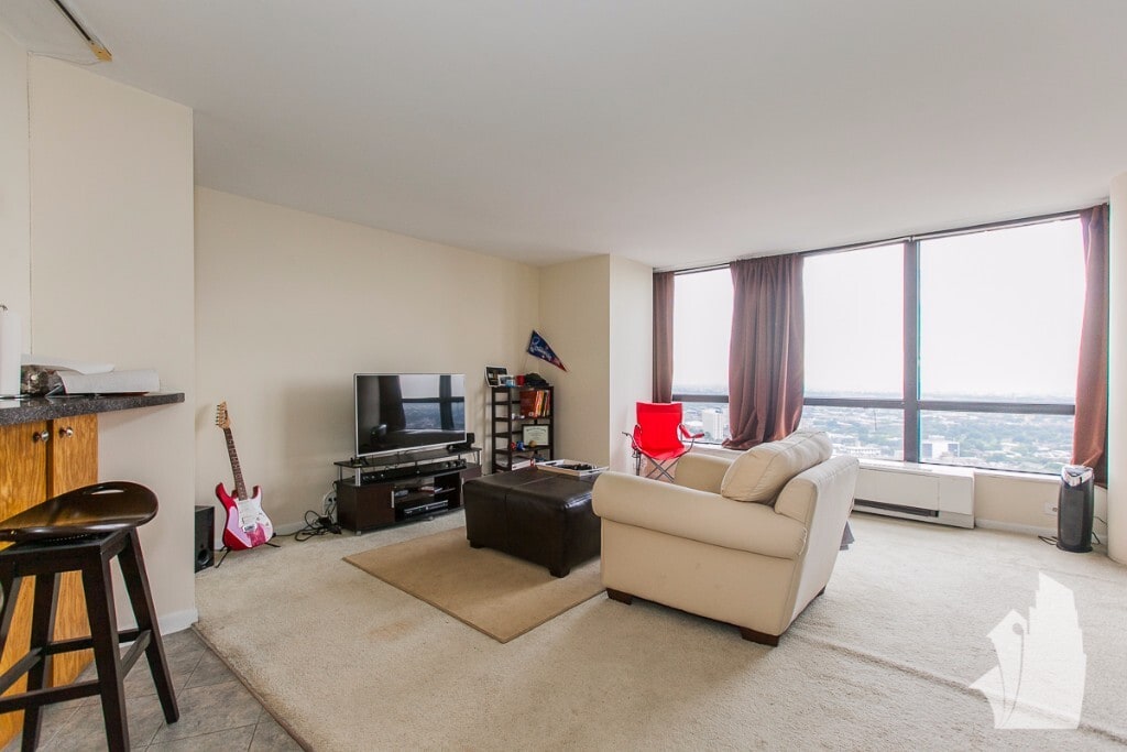 Building Photo - 5415 N Sheridan Rd