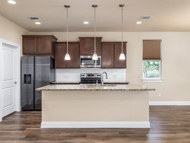 Building Photo - 904 Central Blvd