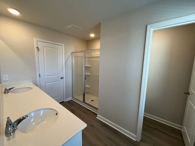 Building Photo - Beautiful Brand-New Home Wescott Plantation~
