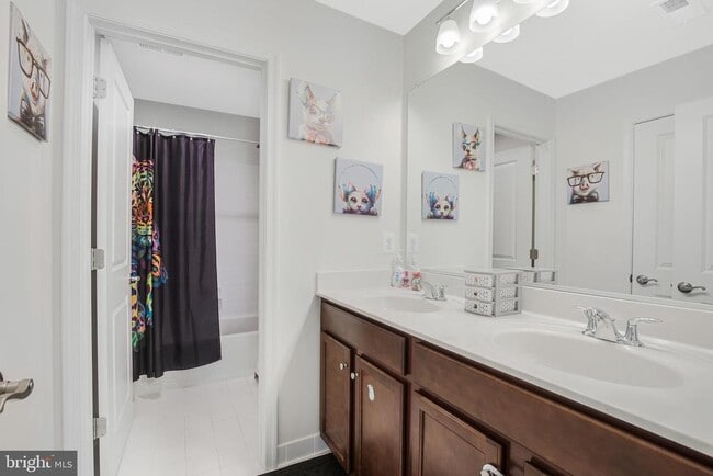 Building Photo - 42526 Oxford Forest Cir