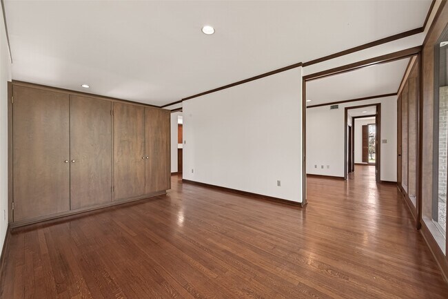 Building Photo - 10614 Fairlane Dr