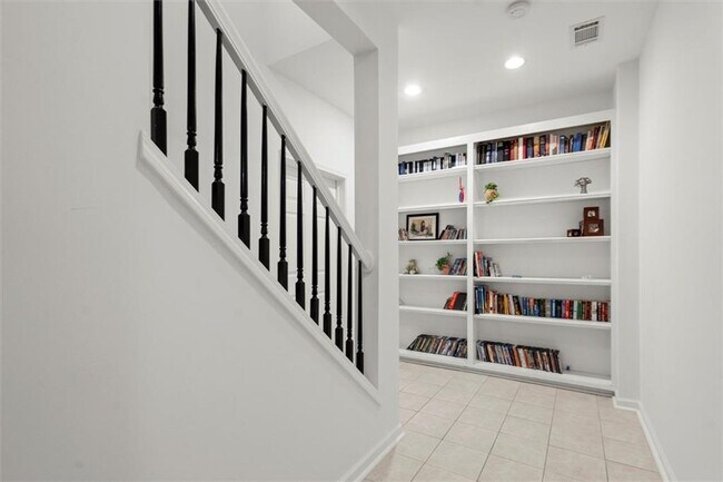 Building Photo - 4020 Walnut Creek Trail