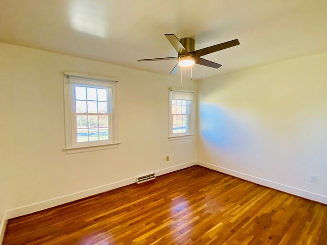 Building Photo - 3810 Hermitage Rd