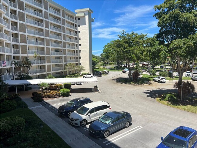 Building Photo - 3090 N Course Dr