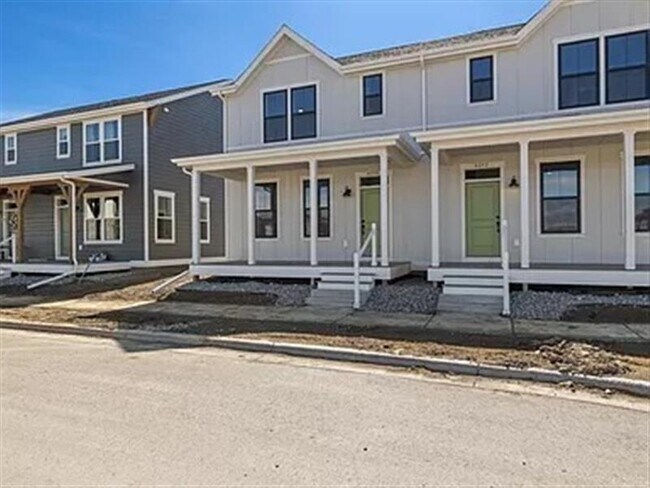 Building Photo - Exquisite Home