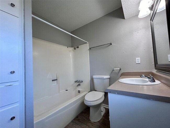 Building Photo - 10409 Golden Meadow Dr