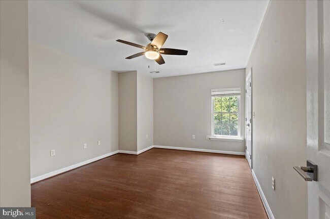 Building Photo - 28920 Livingston Dr