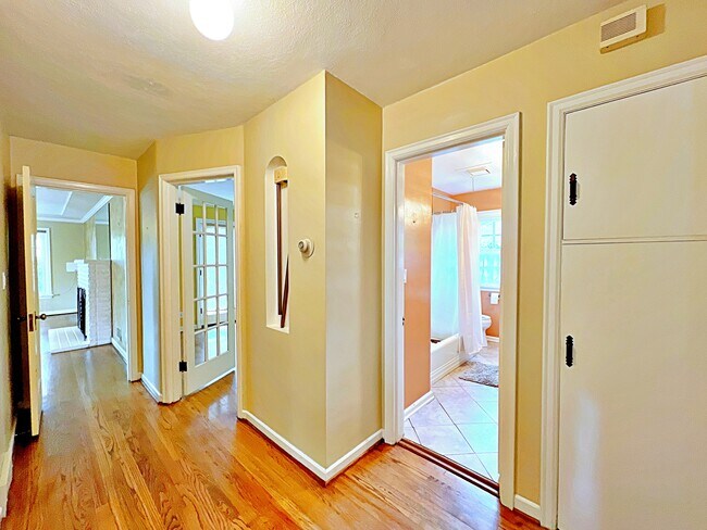 Building Photo - 6309 NE Broadway