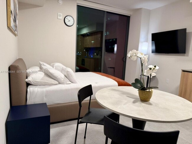 Building Photo - 121 NE 5th St