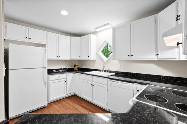 Building Photo - 22 Ogier St