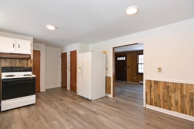 Building Photo - 3 Holly Ln