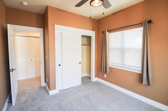 Building Photo - Walnut Grove 3 Bedroom Townhouse