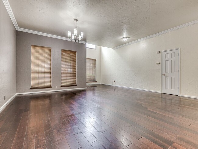 Building Photo - Spacious Home + East Edmond + 4 bedrooms + Fox Lake