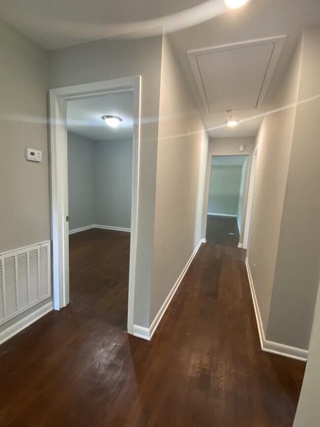 Building Photo - 7568 Carrollburg Dr