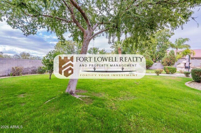 Building Photo - 13354 W San Miguel Ave