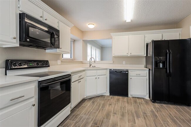 Building Photo - 11225 Cimarron Dr