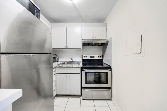 Building Photo - 7904 West Dr