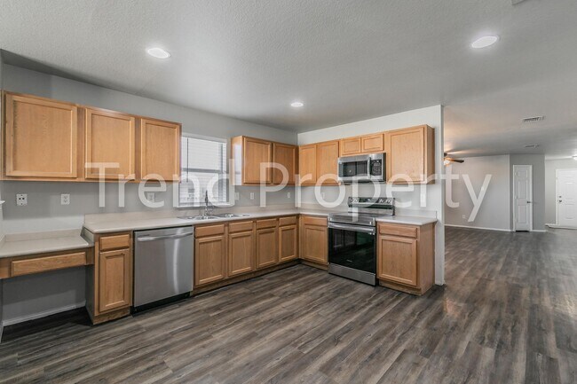 Building Photo - Beautiful Single Story 4 bedroom in Burles...