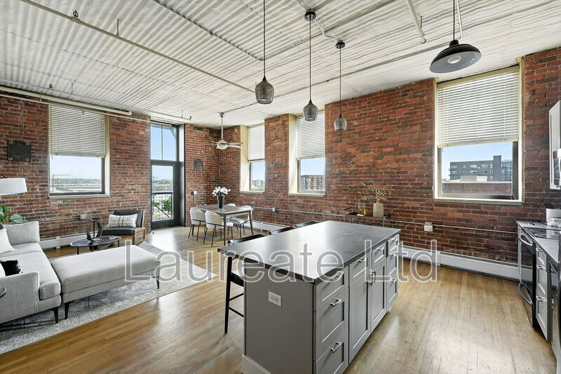 Building Photo - 2261 Blake St