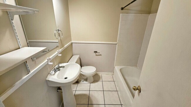 Building Photo - Warr Acres- 3 Bed/1 Bath